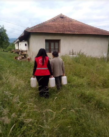 YOUNG PEOPLE GLADLY PARTICIPATE IN HUMANITARIAN ACTIONS